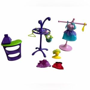 18 Piece Polly Pocket Clothes Boutique Playset